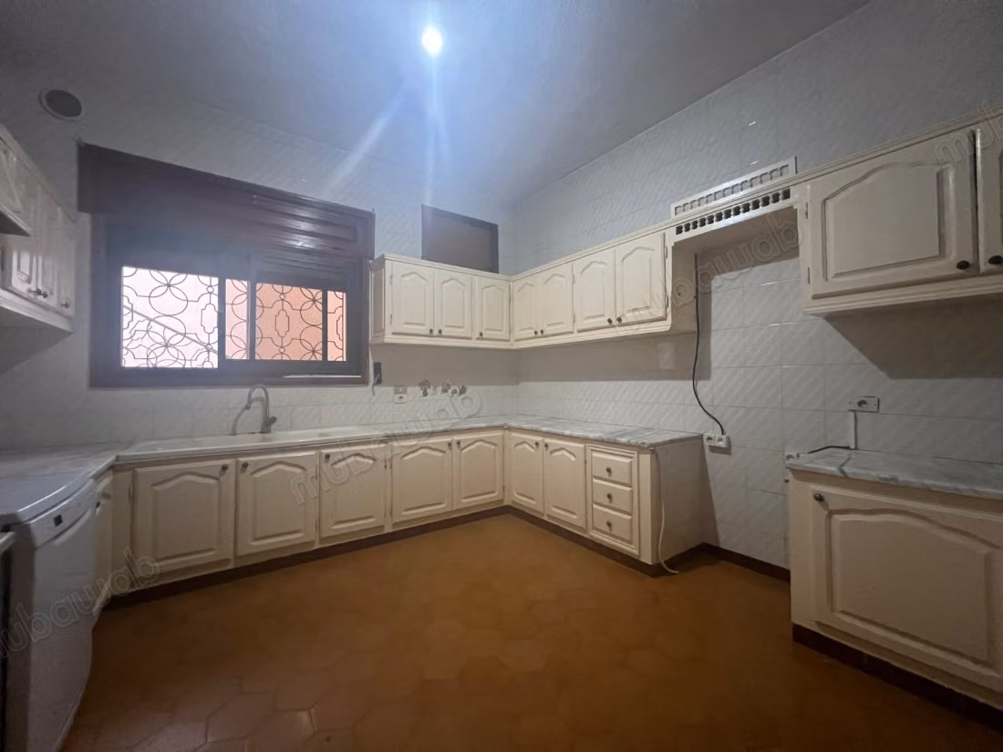 Villa with large garden in El Ghazela