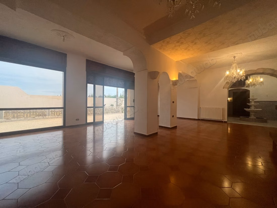 Villa with large garden in El Ghazela