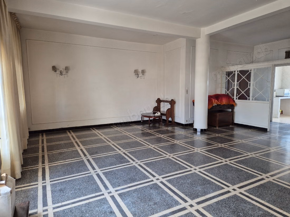 Art Deco-appartement met terras aan de Bd Resistance