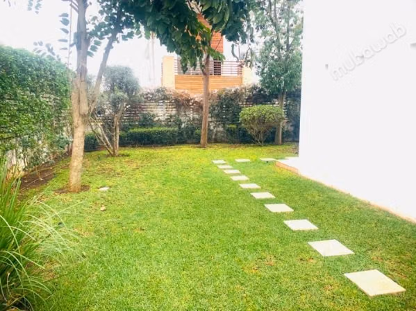 Verkoop van Half-Vrijstaande Villa in Bouskoura Groene Stad
