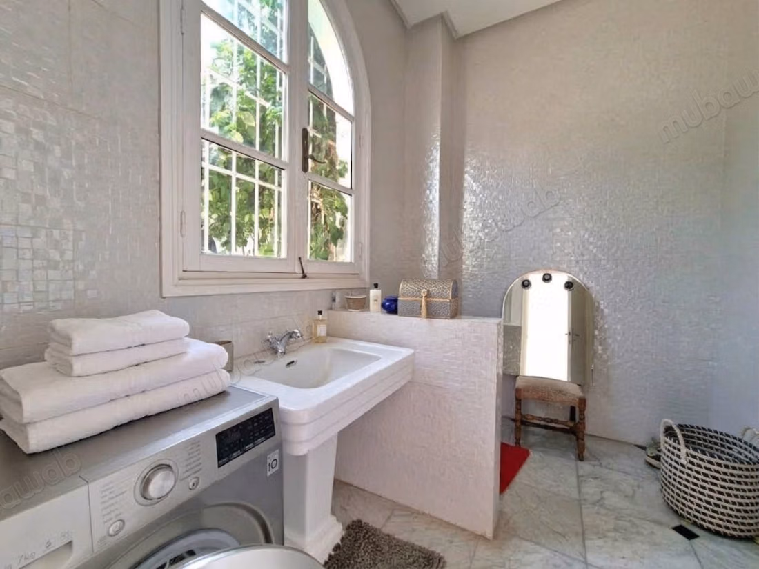 Villa commercial à louer – 700m2 utile Oasis