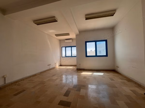 Offices for rent at Les Berges Du Lac 1. Total area 140 m². Double glazing and armored door