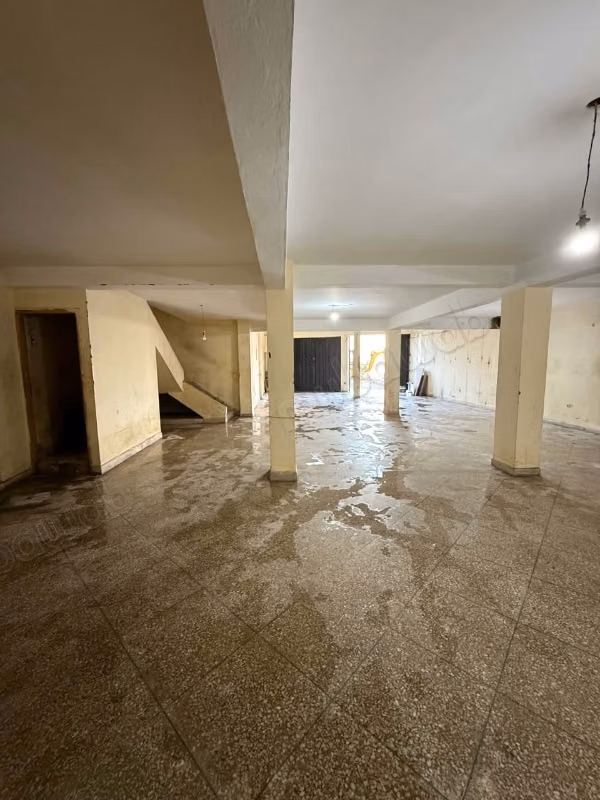 Uffici e negozi in vendita ad Al Kawtar. Superficie di 120 m²
