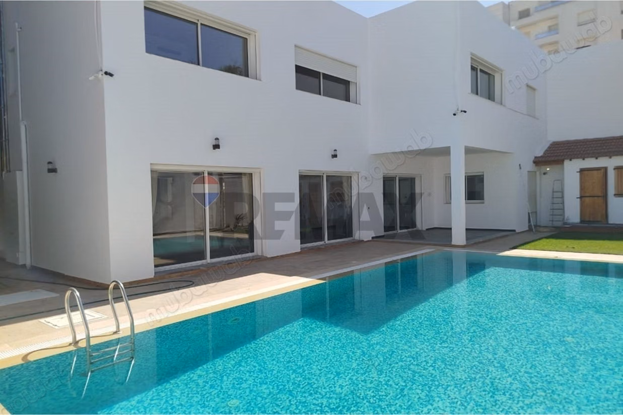 Villa Luxe à La Soukra: Élégance et Confort