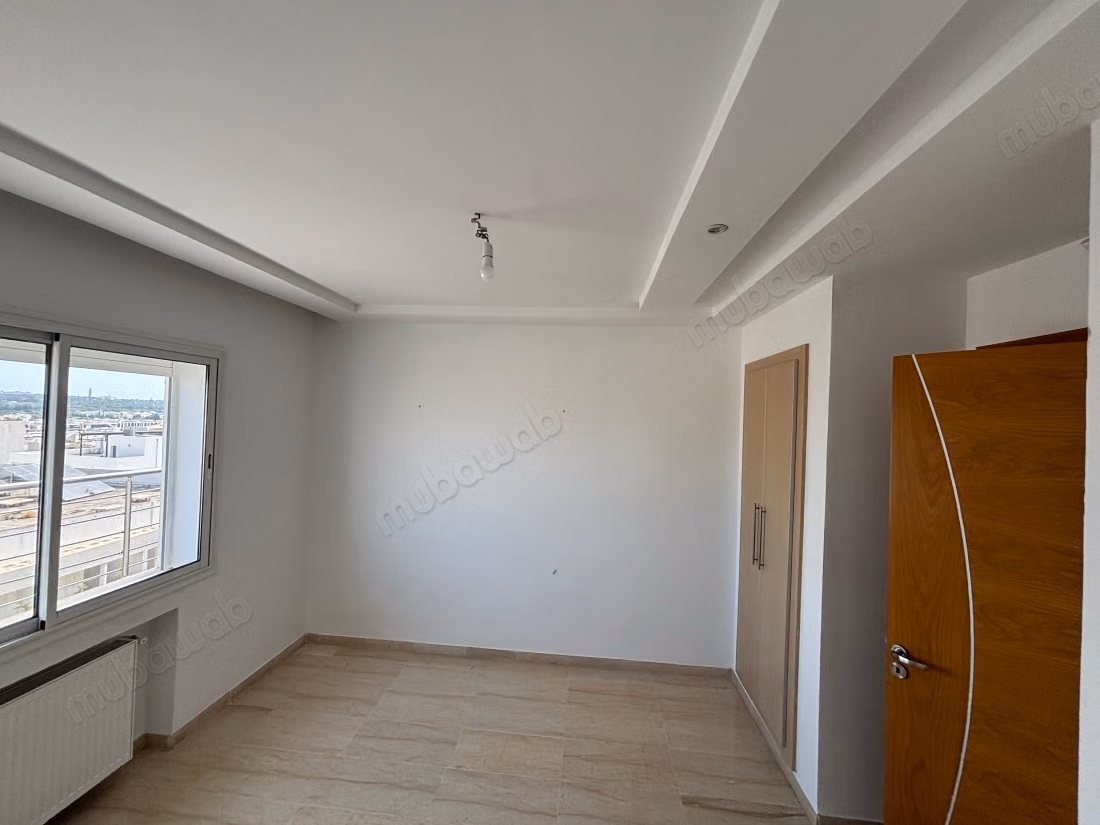 Apartment for rent in Les Berges Du Lac 2. Total area 200 m². Sea view and armored door