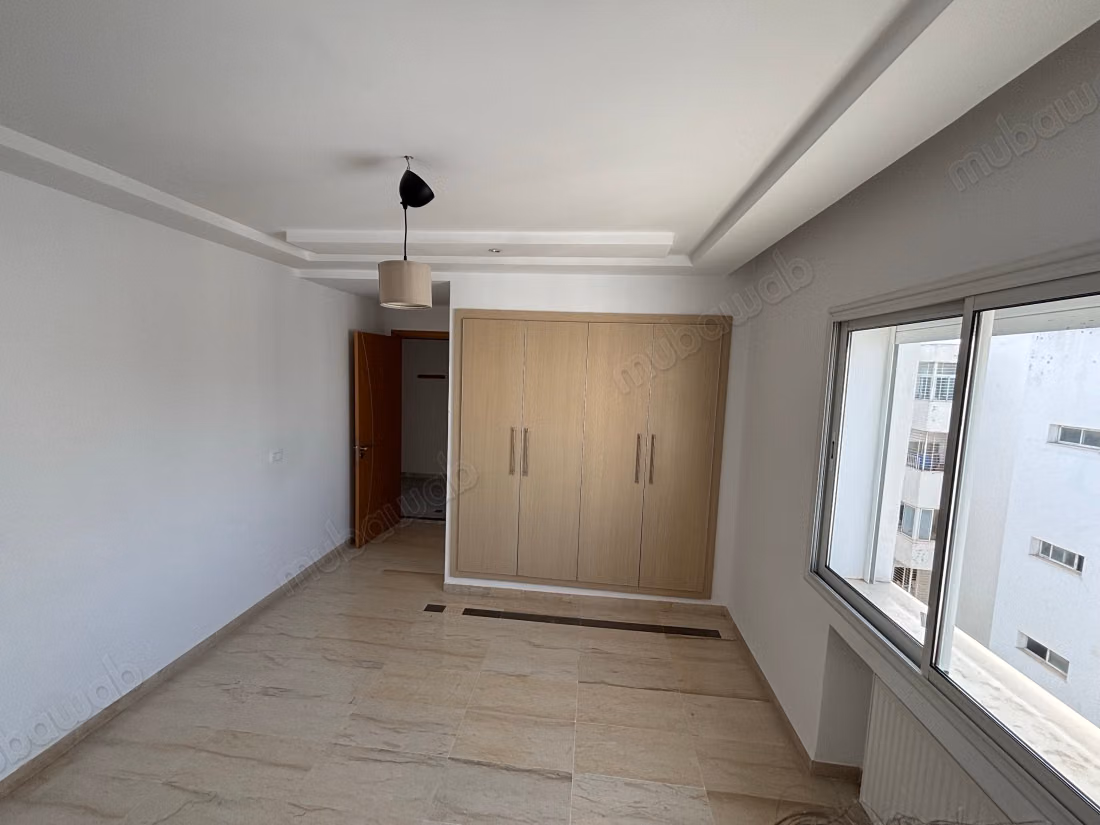 Apartment for rent in Les Berges Du Lac 2. Total area 200 m². Sea view and armored door
