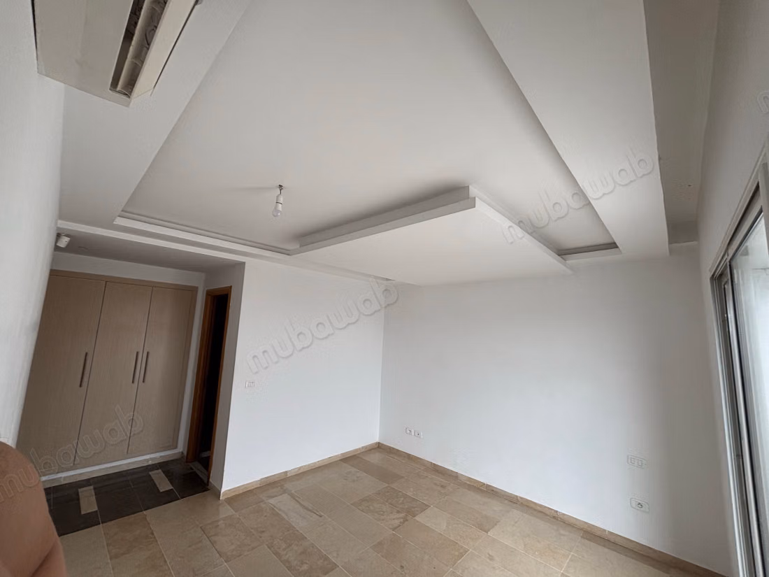 Apartment for rent in Les Berges Du Lac 2. Total area 200 m². Sea view and armored door