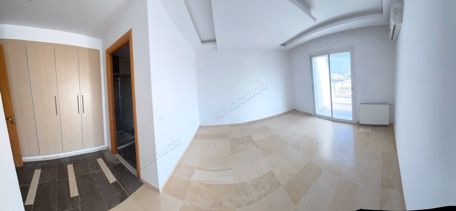 Apartment for rent in Les Berges Du Lac 2. Total area 200 m². Sea view and armored door