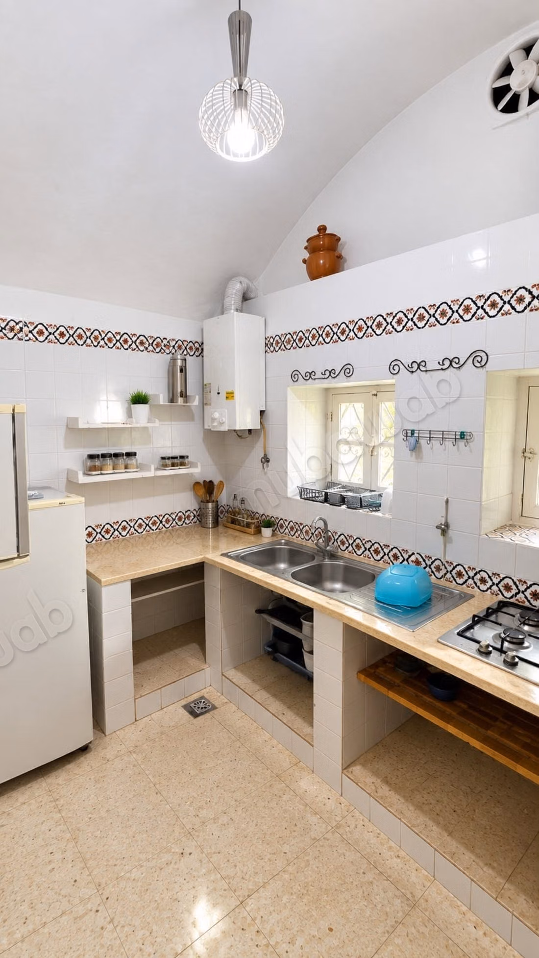 À louer rdc de villa S2 meublé Cité El Mahrsi
