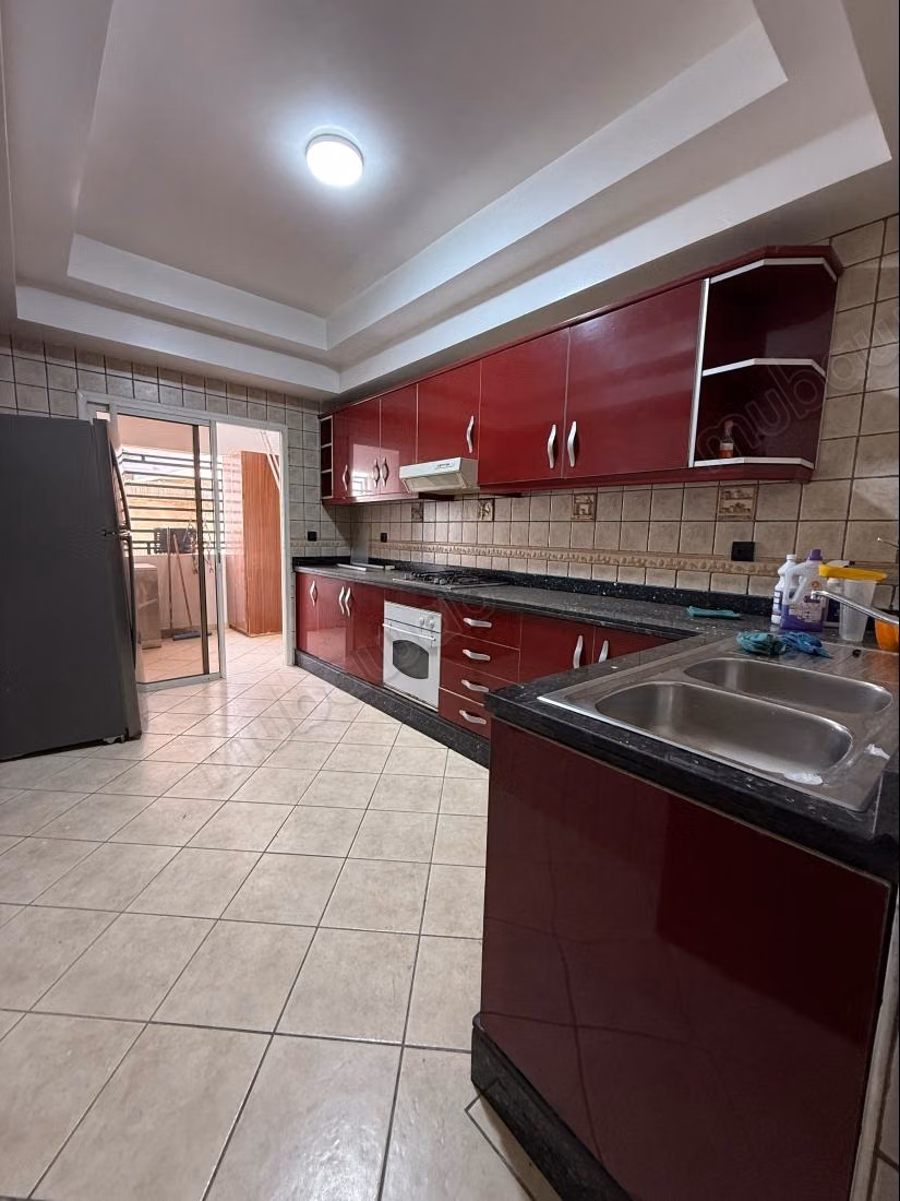 Muy bonito apartamento en alquiler en Agdal. 2 habitaciones. Aparcamiento y ascensor