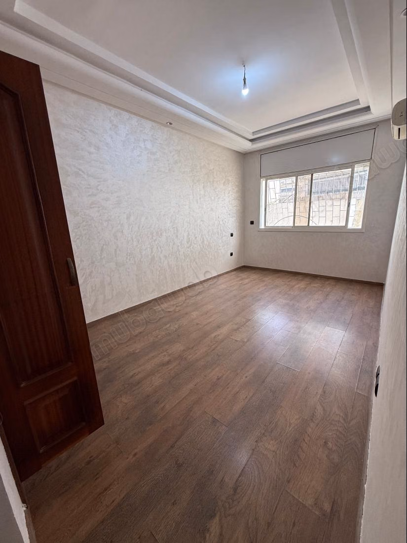 Muy bonito apartamento en alquiler en Agdal. 2 habitaciones. Aparcamiento y ascensor