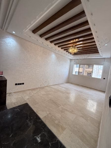 Muy bonito apartamento en alquiler en Agdal. 2 habitaciones. Aparcamiento y ascensor