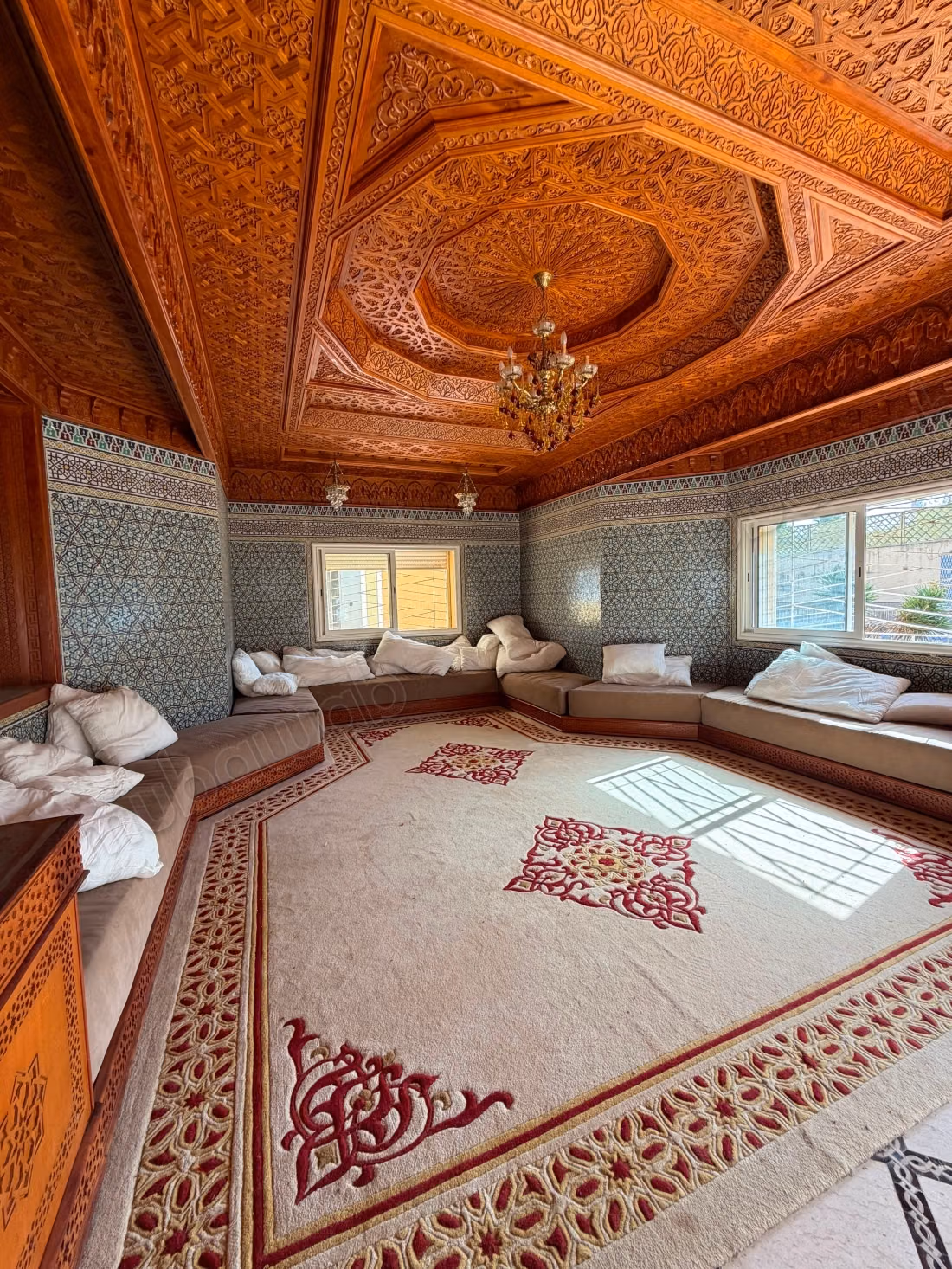 Casa di lusso in affitto a Souissi. 6 camere confortevoli. Garage privato
