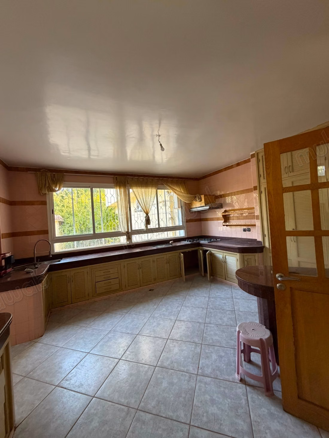 Casa di lusso in affitto a Souissi. 6 camere confortevoli. Garage privato