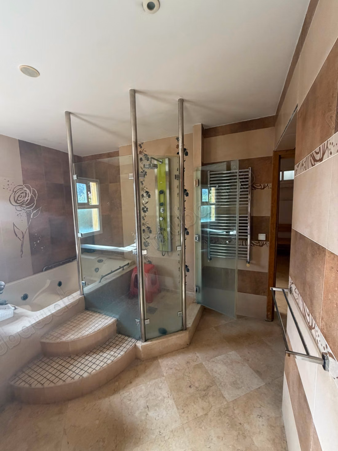 Casa di lusso in affitto a Souissi. 6 camere confortevoli. Garage privato