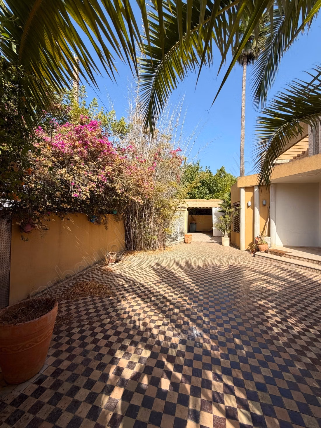 Casa di lusso in affitto a Souissi. 6 camere confortevoli. Garage privato