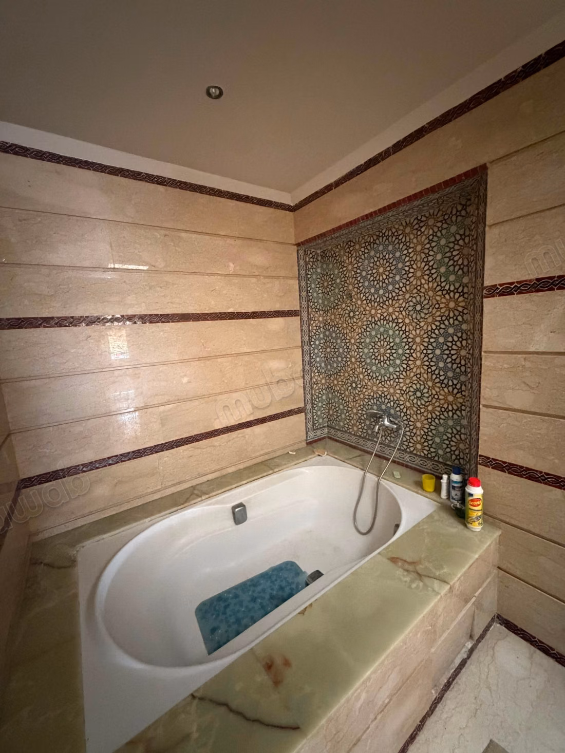 Casa di lusso in affitto a Souissi. 6 camere confortevoli. Garage privato
