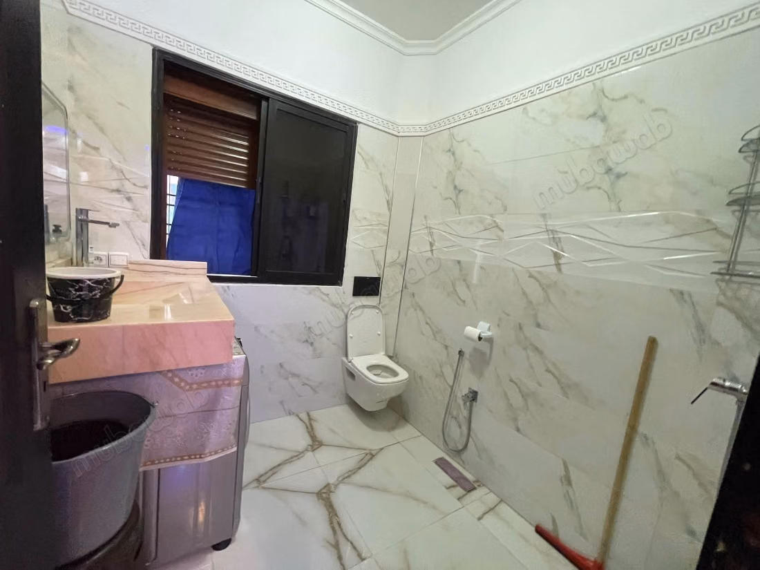 Appartamento arredato con 2 camere vicino a Mabrouka