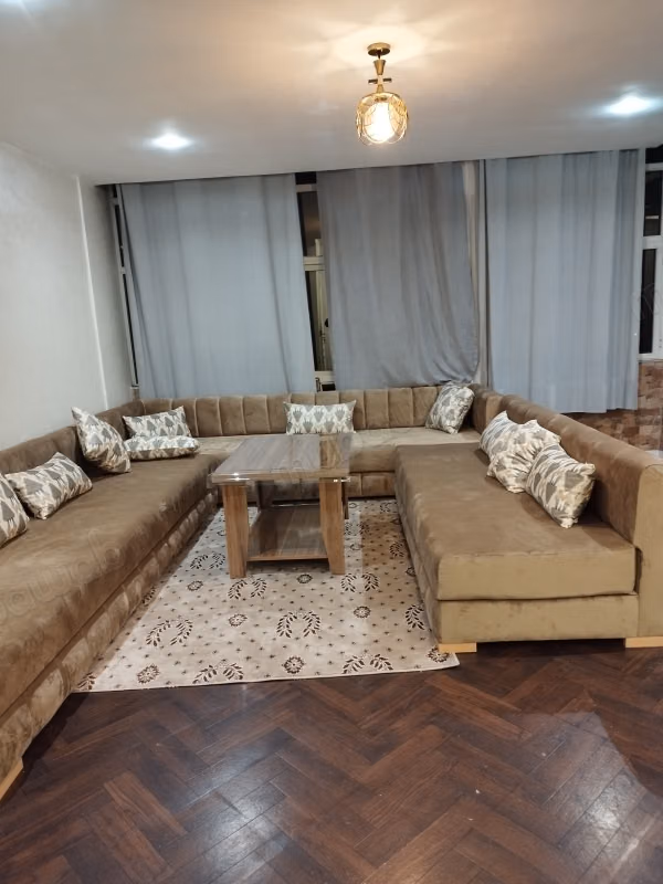 Appartements te huur in Aïn Sebaâ. 3 comfortabele kamers. Traditionele lounge, algemene schotelantenne