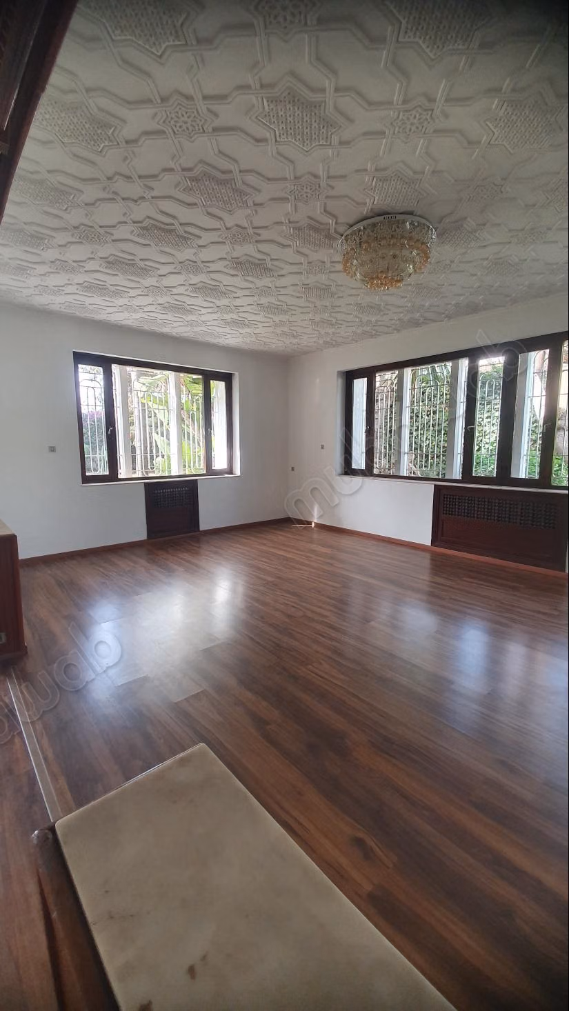 Villa avec piscine à louer à Cil