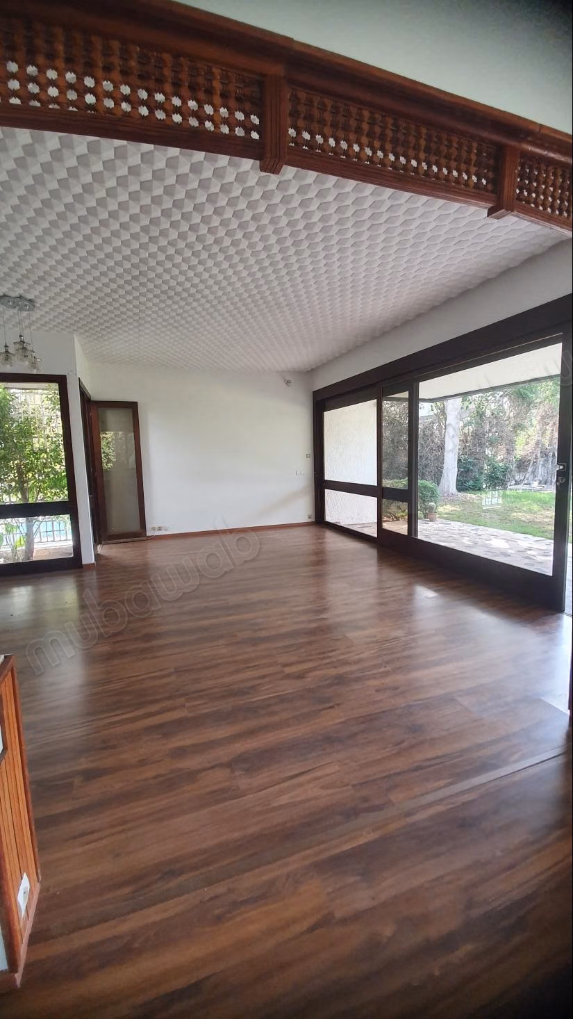 Villa avec piscine à louer à Cil