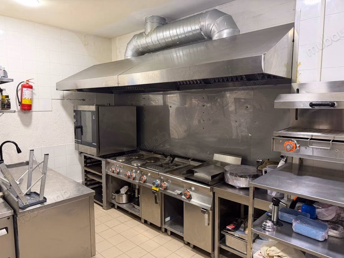 Restaurant haut de gamme entièrement équipé