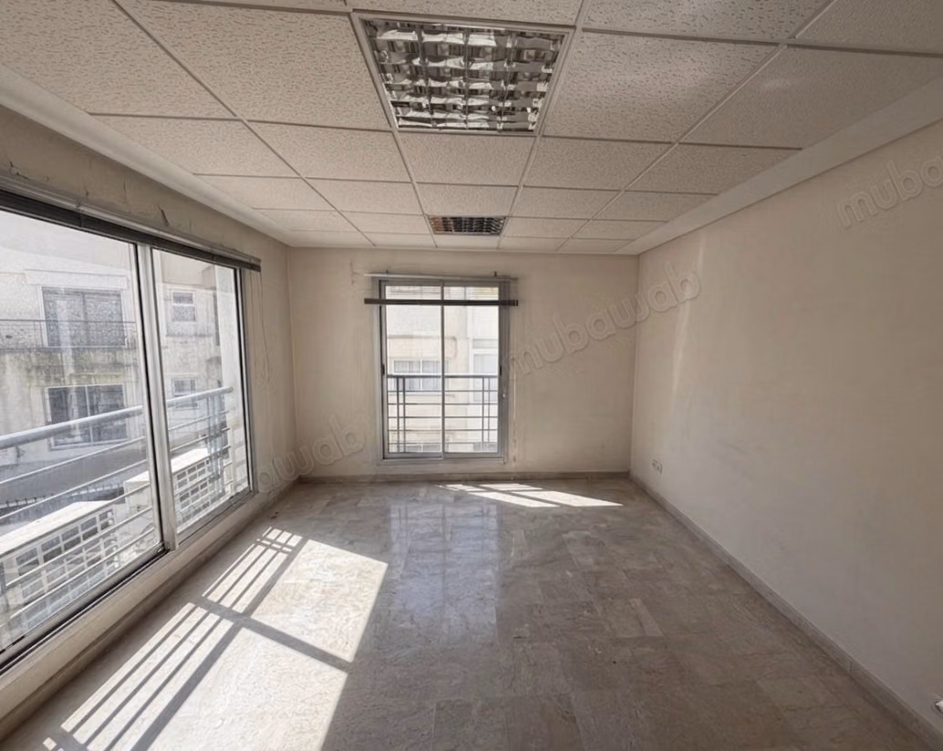 Affitto di uffici a Maârif. Superficie totale 101 m². Su boulevard al massira. Servizio di portineria e aria condizionata