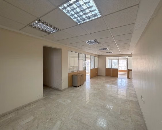 Location de bureaux à Maârif. Surface totale 101 m². Sur boulvard al massira 
Concierge et climatisation