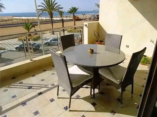Appartements à louer à Asilah. Surface totale de 120 m². Salon marocain traditionnel, résidence sécurisée