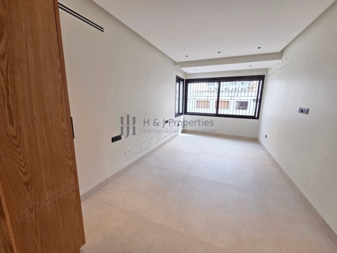 3 Bedroom Unfurnished Apartment of 170m²