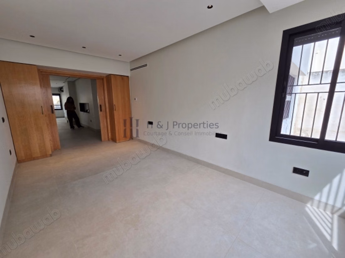 3 Bedroom Unfurnished Apartment of 170m²