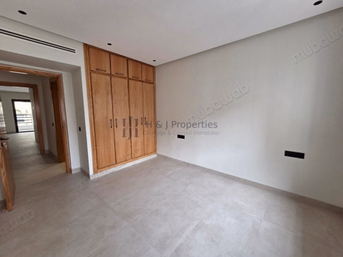 3 Bedroom Unfurnished Apartment of 170m²