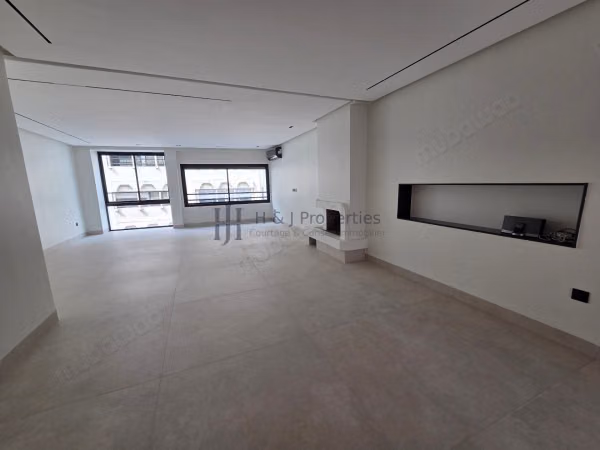 3 Bedroom Unfurnished Apartment of 170m²