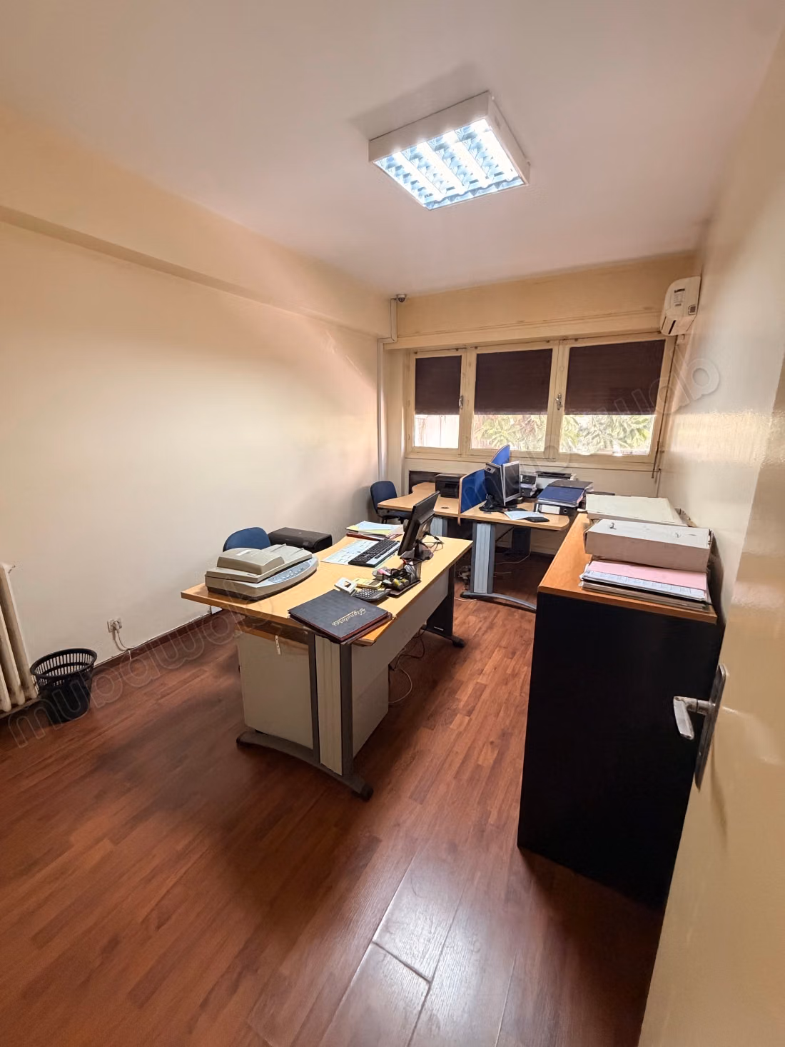 Bureaux à l'achat à Gauthier. 
Surface totale 152 m². 
Terrasse et ascenseur