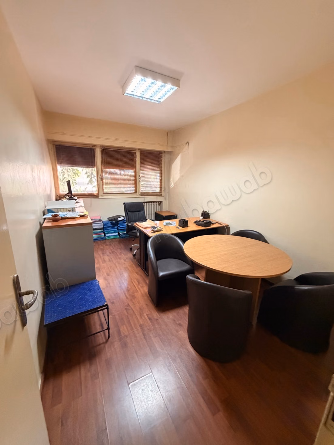 Bureaux à l'achat à Gauthier. 
Surface totale 152 m². 
Terrasse et ascenseur