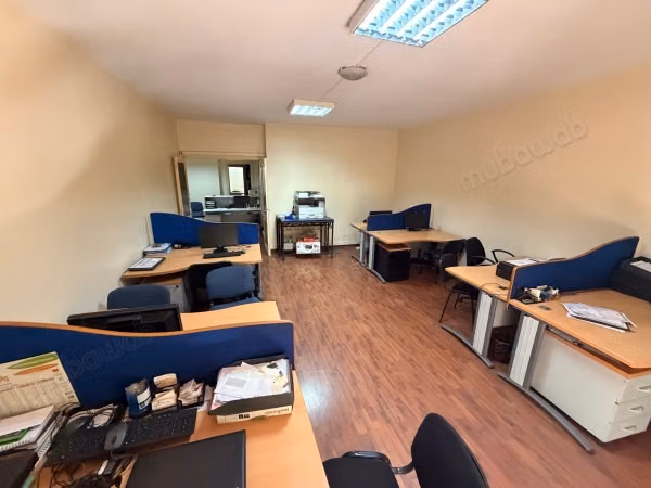 Bureaux à l'achat à Gauthier. 
Surface totale 152 m². 
Terrasse et ascenseur