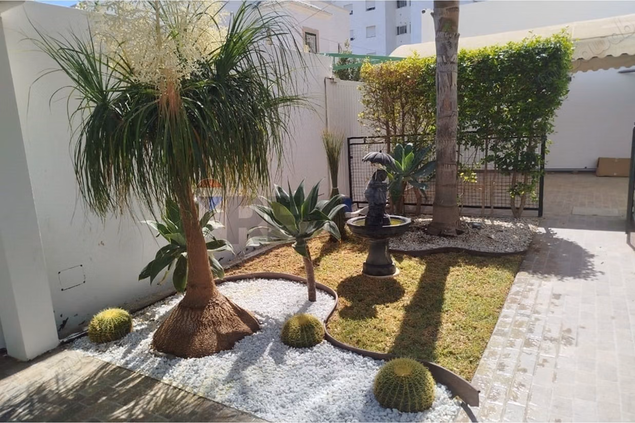 Villa di Lusso a La Soukra: Eleganza e Comfort