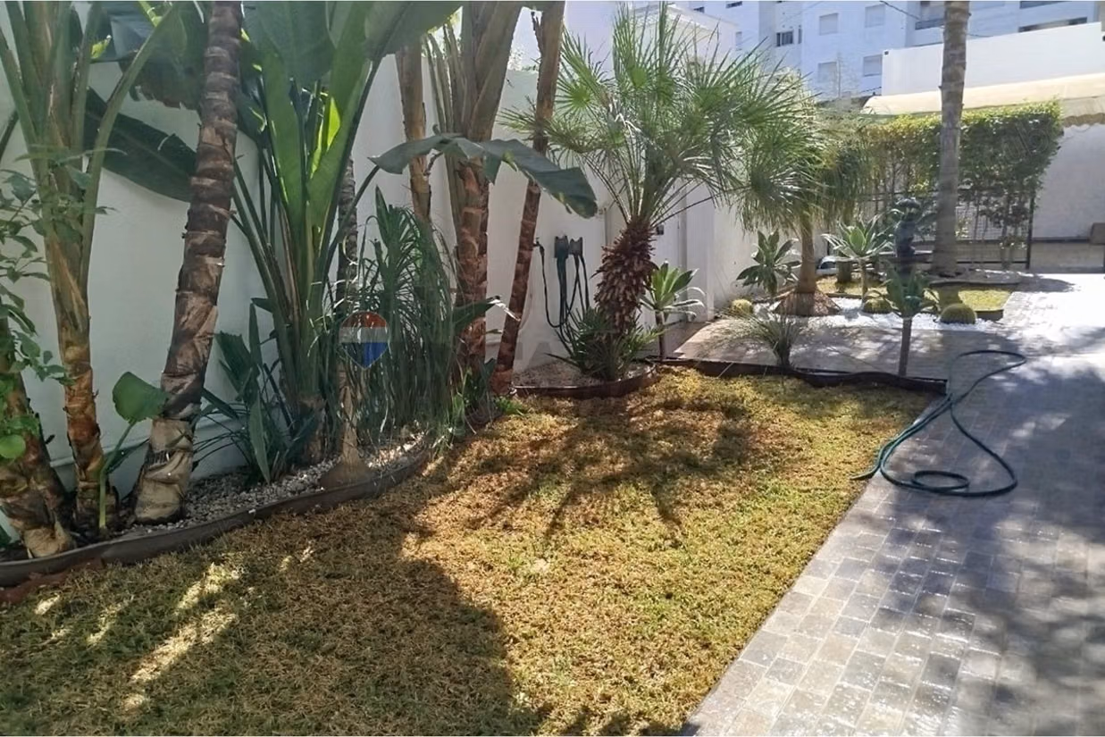 Villa di Lusso a La Soukra: Eleganza e Comfort