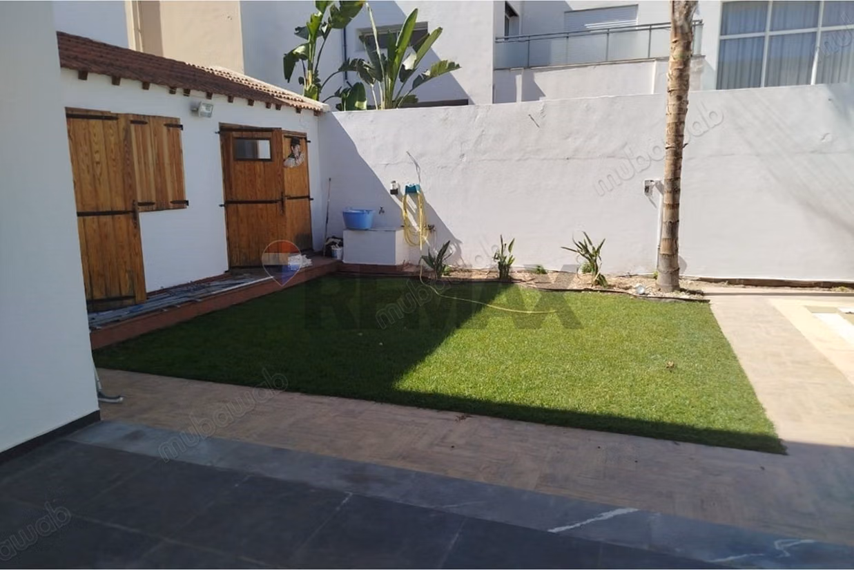 Villa di Lusso a La Soukra: Eleganza e Comfort