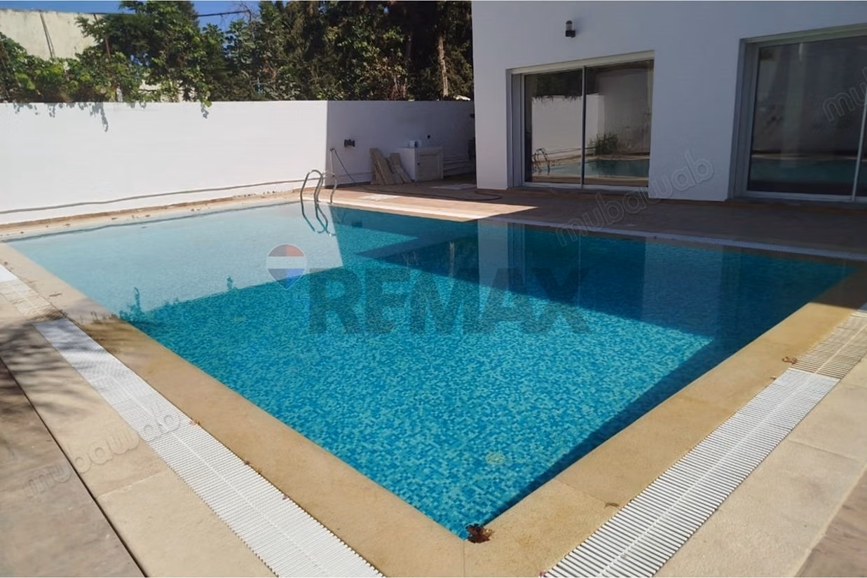Villa di Lusso a La Soukra: Eleganza e Comfort