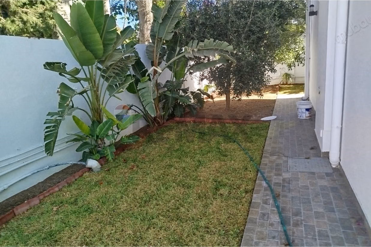 Villa di Lusso a La Soukra: Eleganza e Comfort