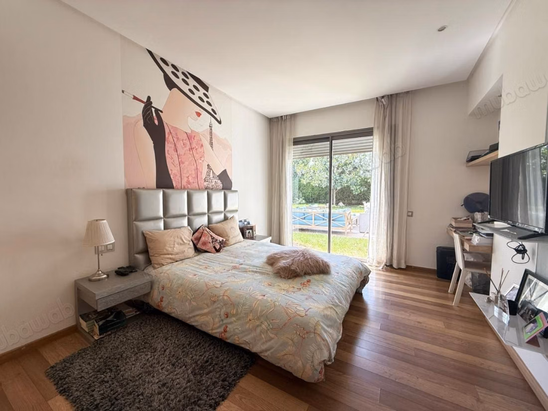 Villa vuota su un piano con piscina, Bouskoura
