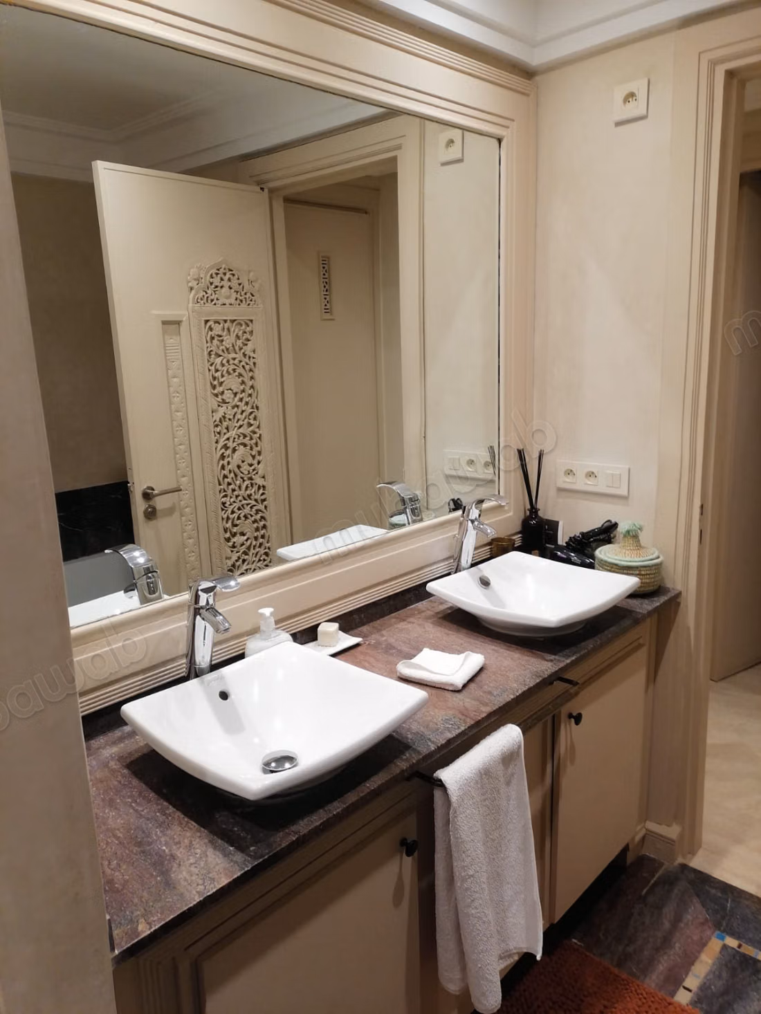 Exceptional apartment for sale empty or furnished in Hivernage