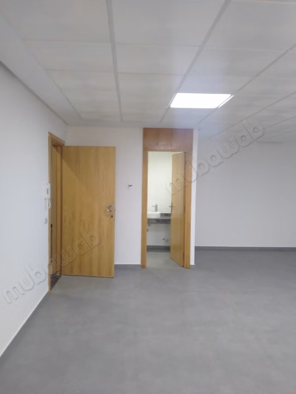 Uffici in affitto a Errahma. Superficie 59 m². Ascensore e posti auto