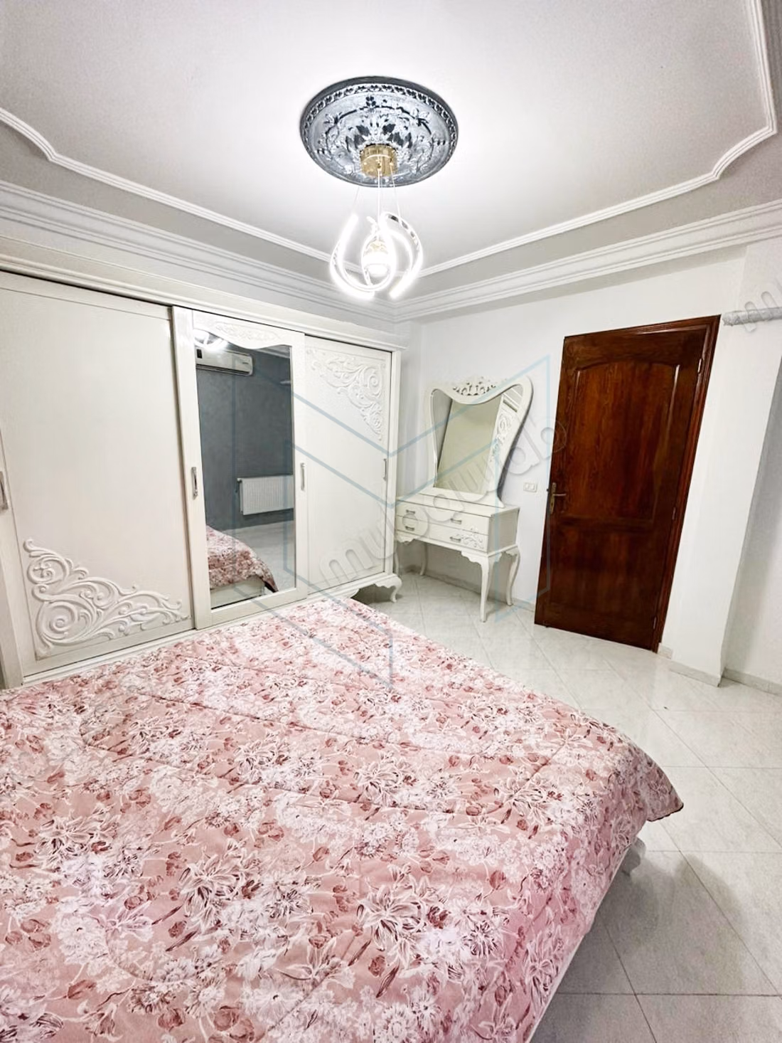 À louer à La Marsa Ville, un étage de villa