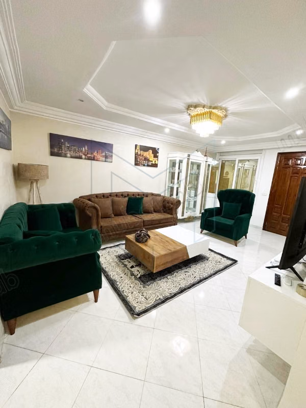 À louer à La Marsa Ville, un étage de villa