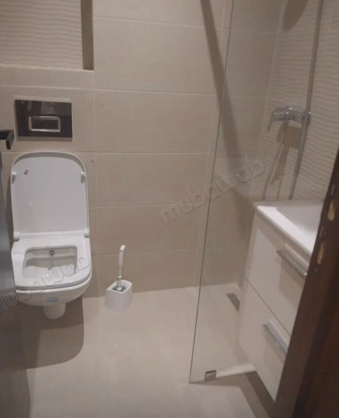 Seizoensverhuur in Founti. 2 mooie slaapkamers. Tuin en lift