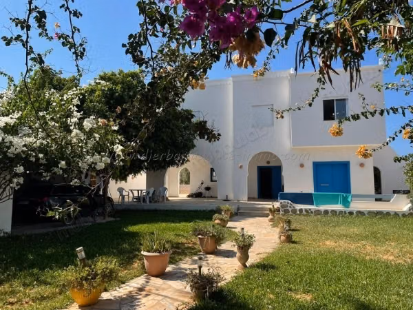 Location annuelle bel appartement S2 à Tézdaine