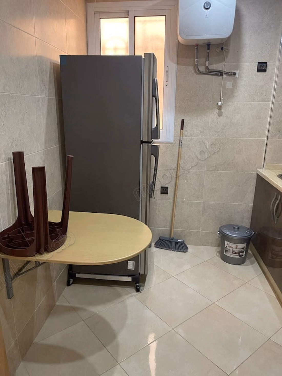 Location d'un appartement à Larache. 2 chambres. Porte blindée, antenne parabolique