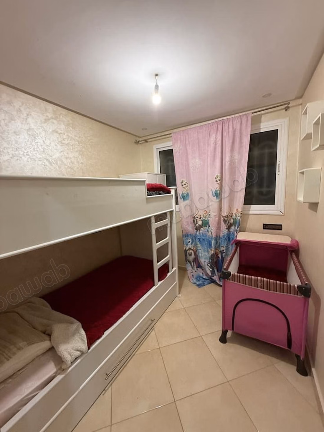 Location d'un appartement à Larache. 2 chambres. Porte blindée, antenne parabolique
